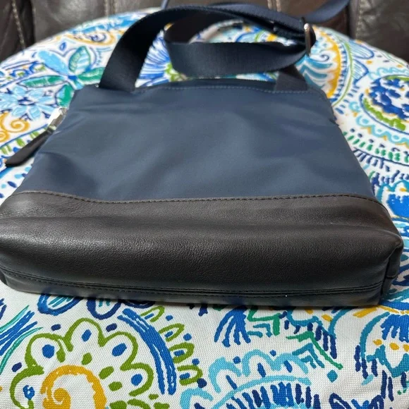 Knomo crossbody bag! - Picture 6 of 8